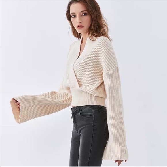 22. Cashmere Pullover Sweater - Picture 7 of 10